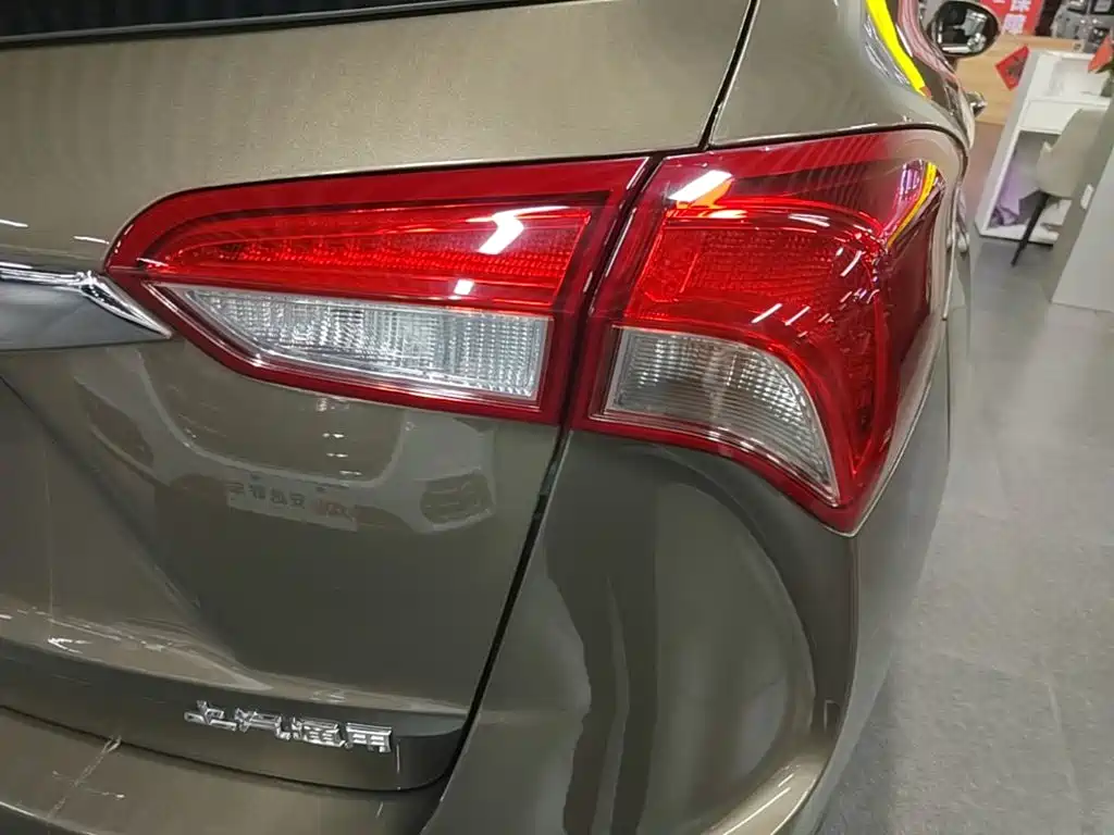 Buick Envision Plus — фото 8