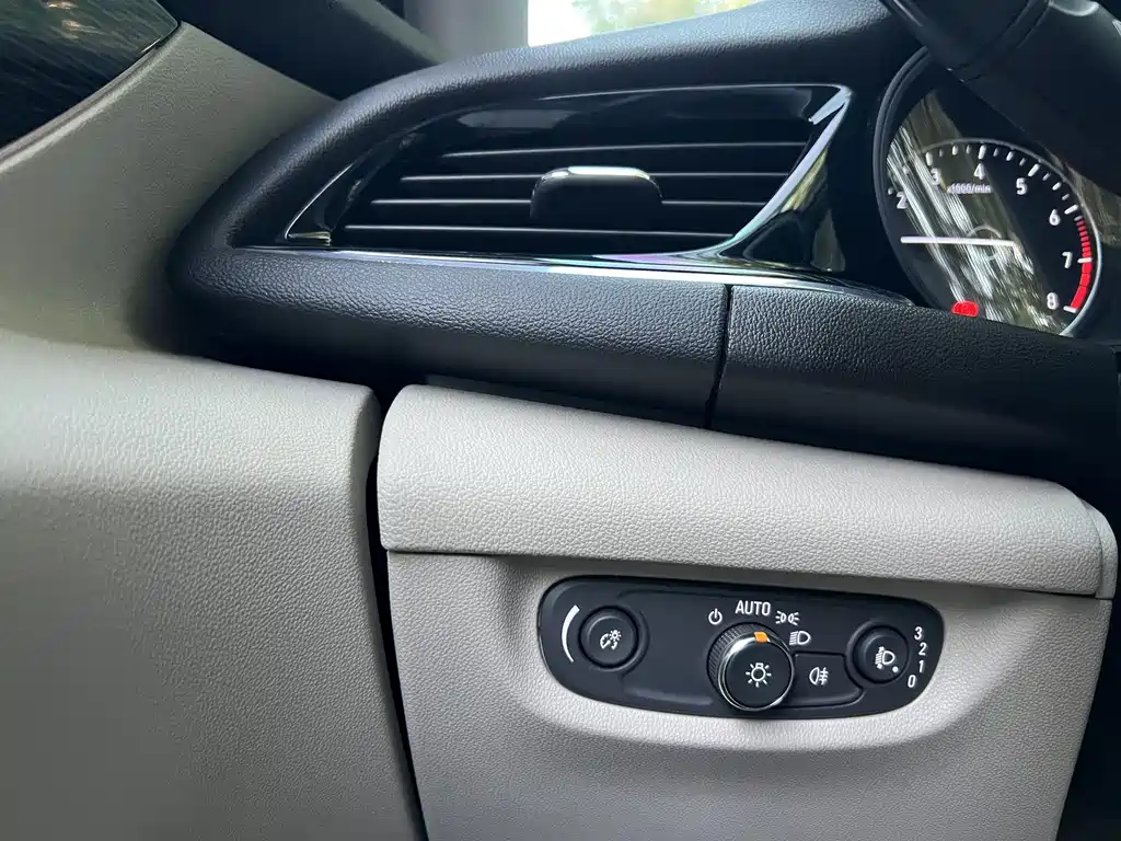 Buick Regal — фото 13