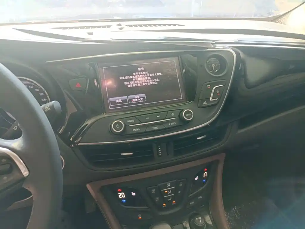 Buick Envision Plus — фото 13