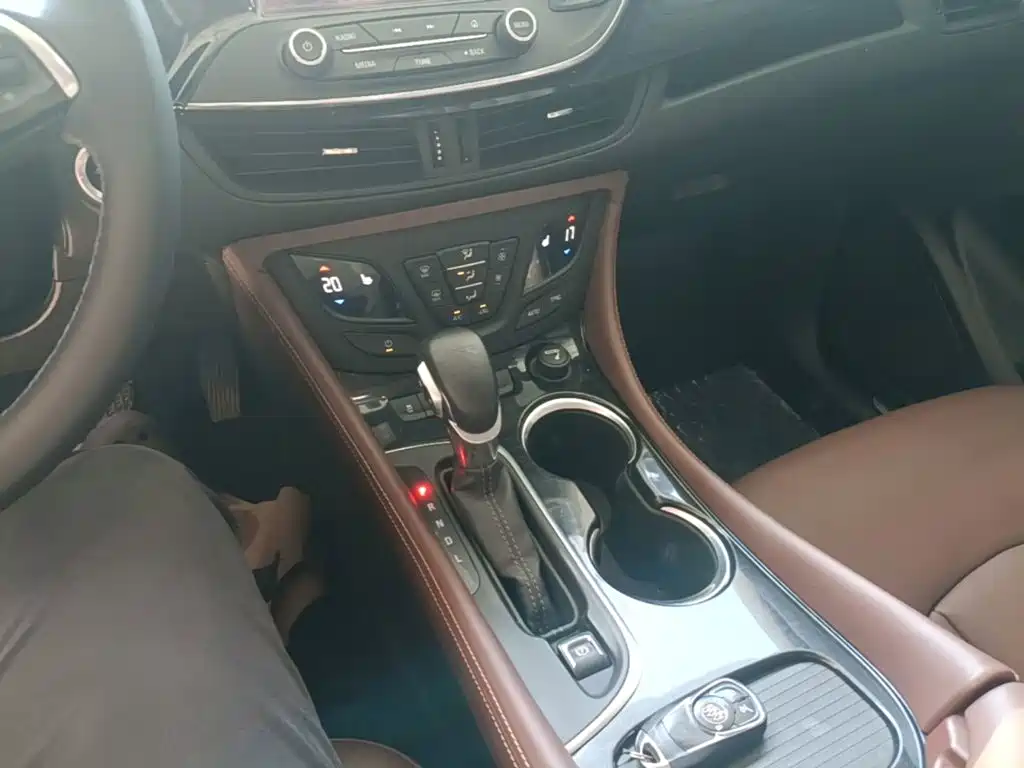 Buick Envision Plus — фото 14