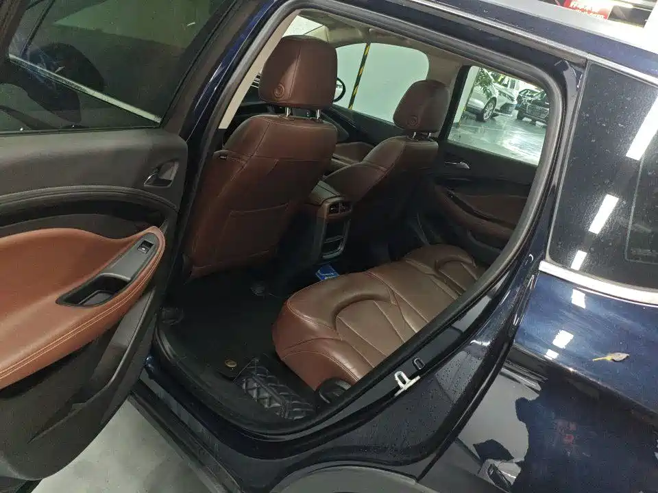 Buick Envision Plus — фото 6