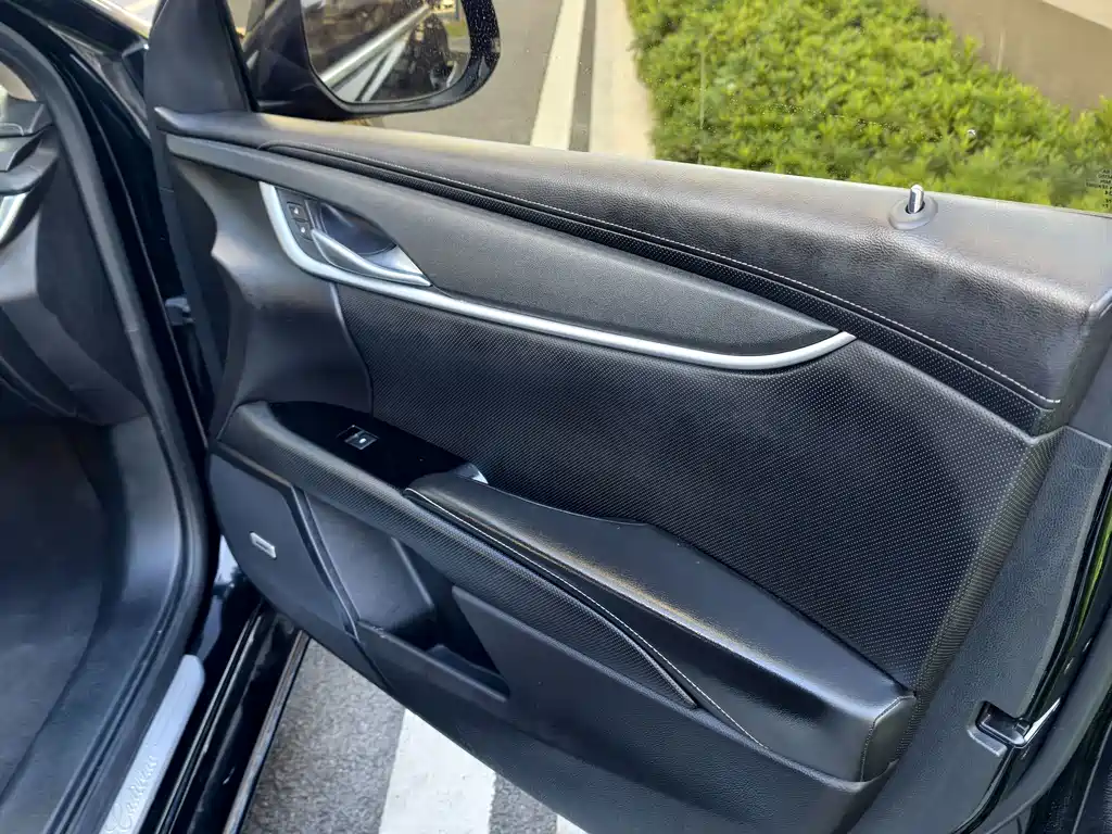 Cadillac XTS — фото 15