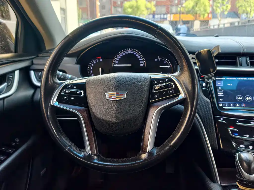 Cadillac XTS — фото 19