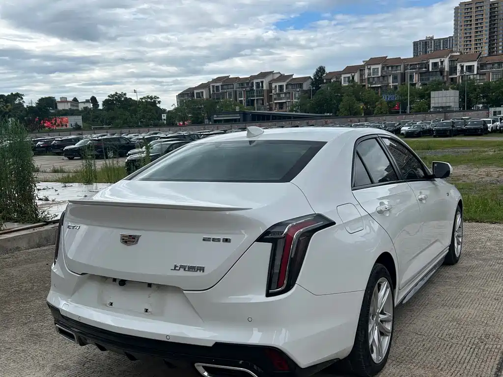 Cadillac CT4 — фото 9