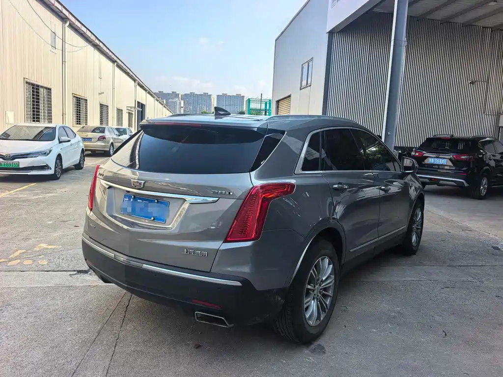 Cadillac XT5 — фото 10