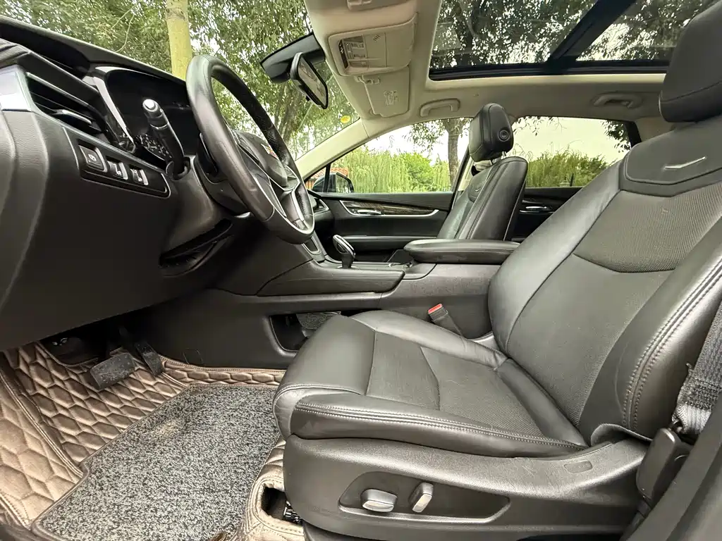 Cadillac XT5 — фото 7