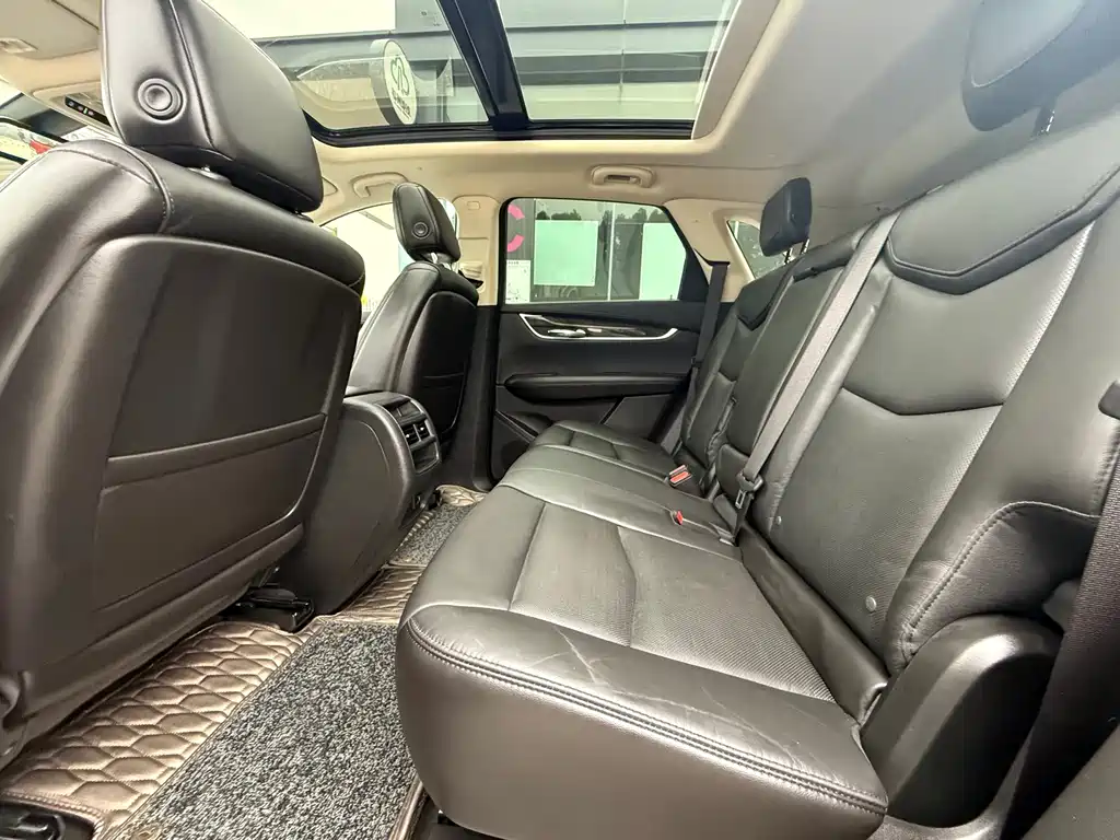 Cadillac XT5 — фото 8