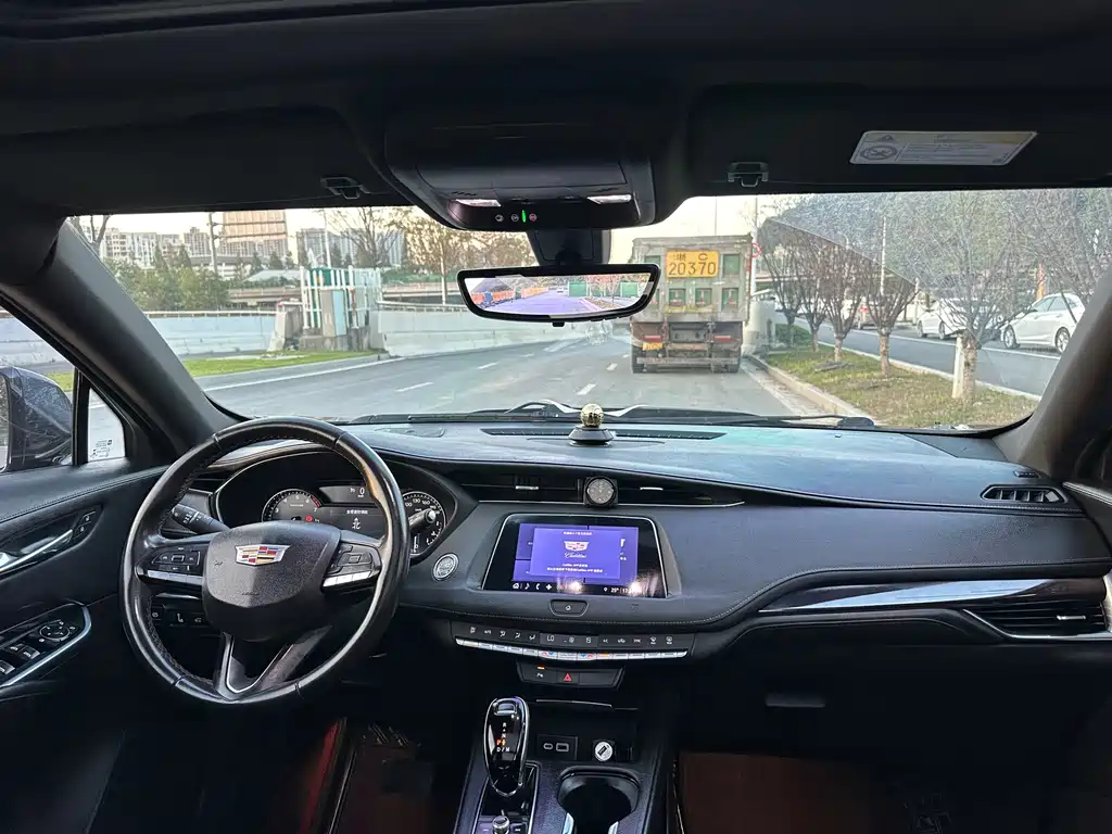 Cadillac XT4 — фото 12