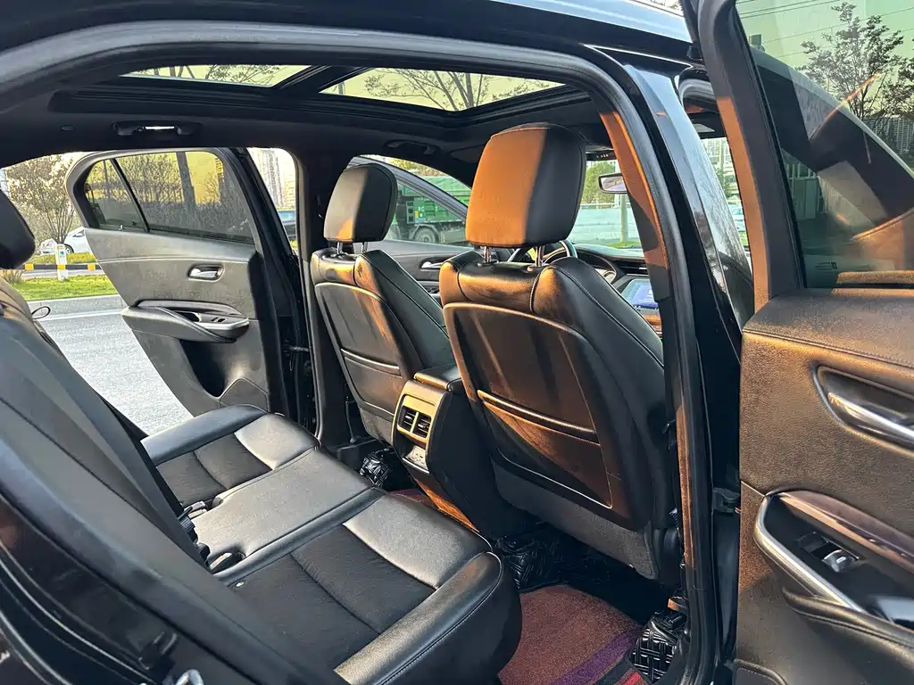 Cadillac XT4 — фото 8
