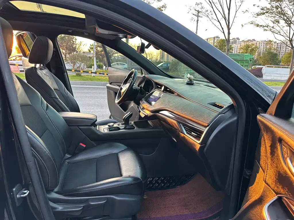 Cadillac XT4 — фото 9