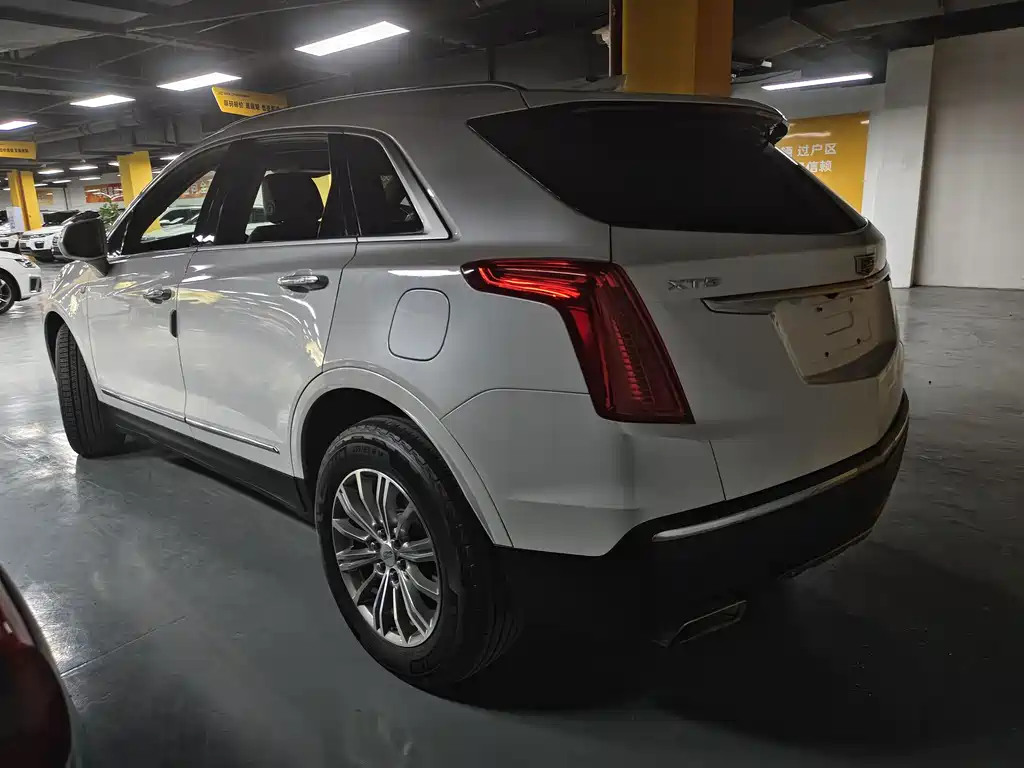 Cadillac XT5 — фото 8