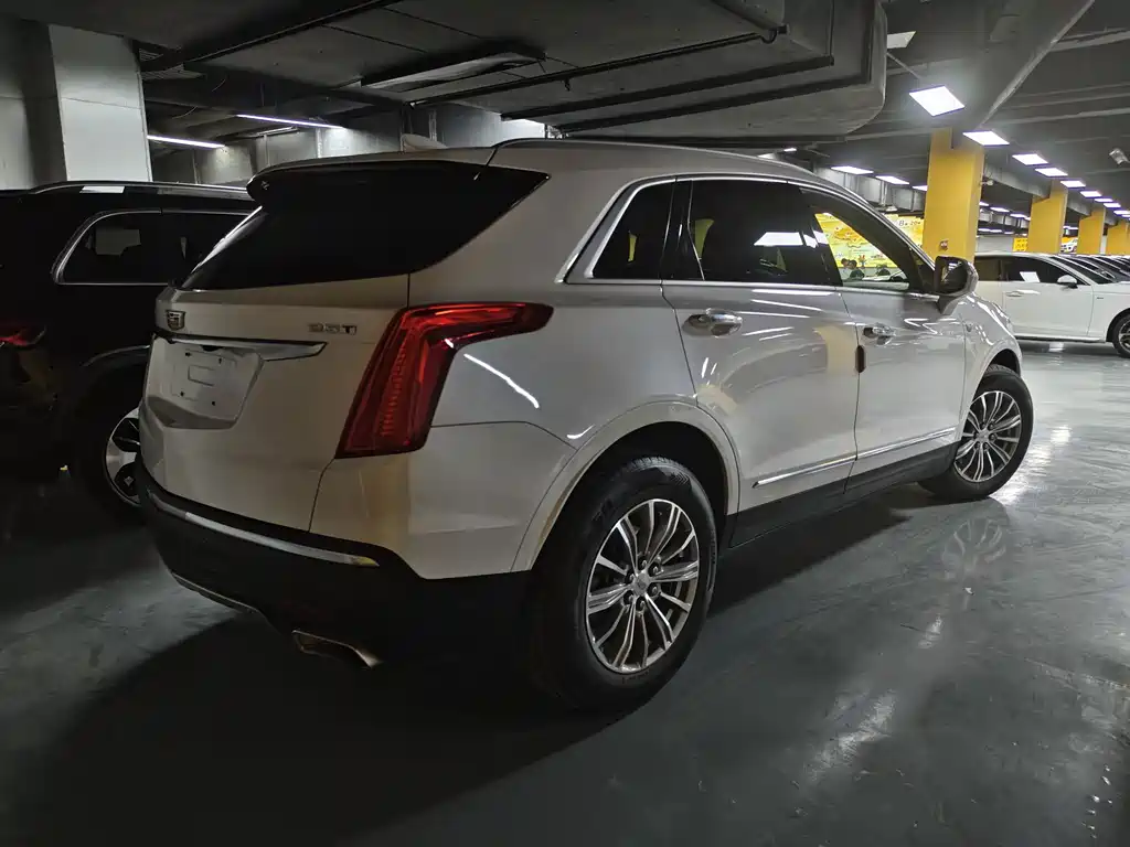 Cadillac XT5 — фото 9
