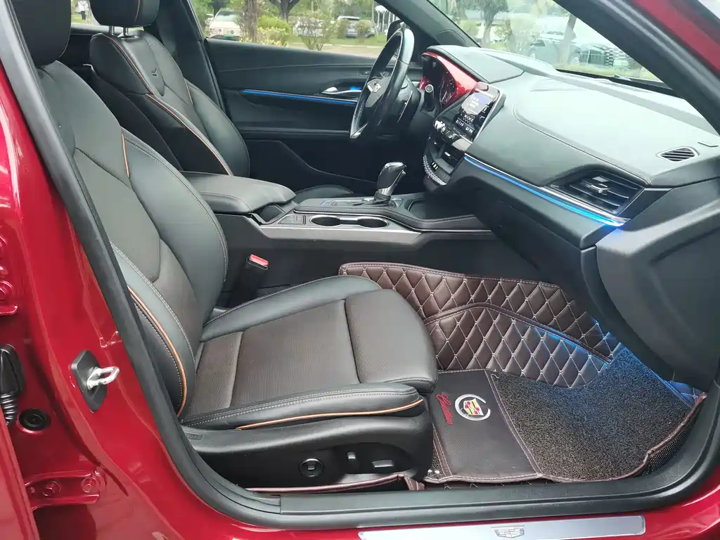 Cadillac CT4 — фото 11