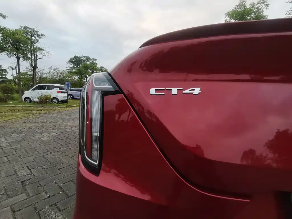 Cadillac CT4 — фото 20