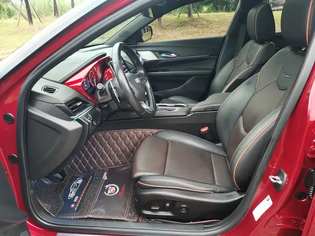 Cadillac CT4 — фото 10