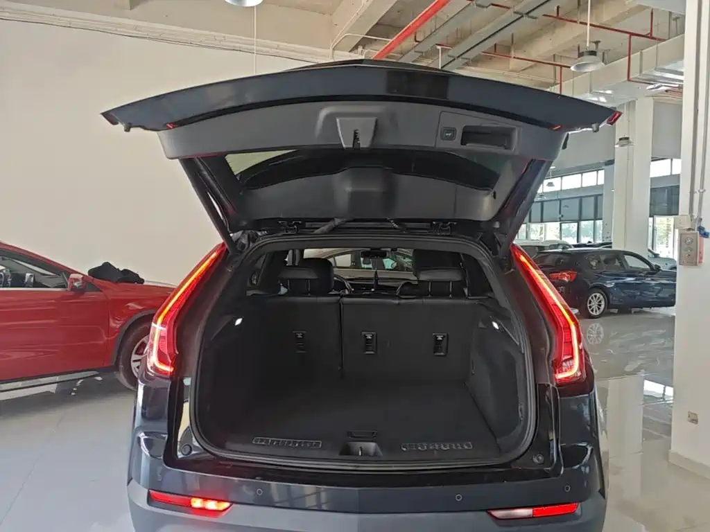 Cadillac XT4 — фото 19