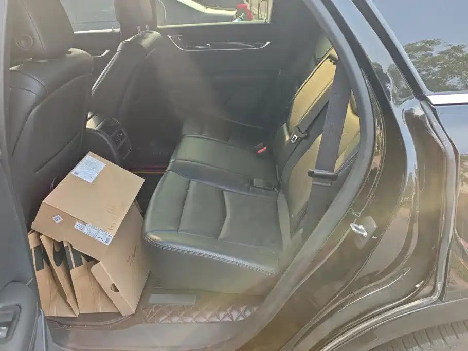 Cadillac XT5 — фото 11