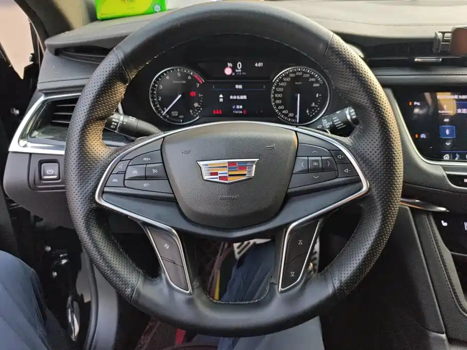 Cadillac XT5 — фото 15