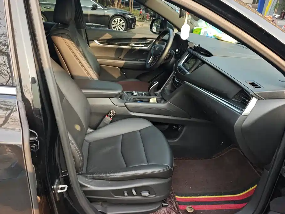 Cadillac XT5 — фото 8