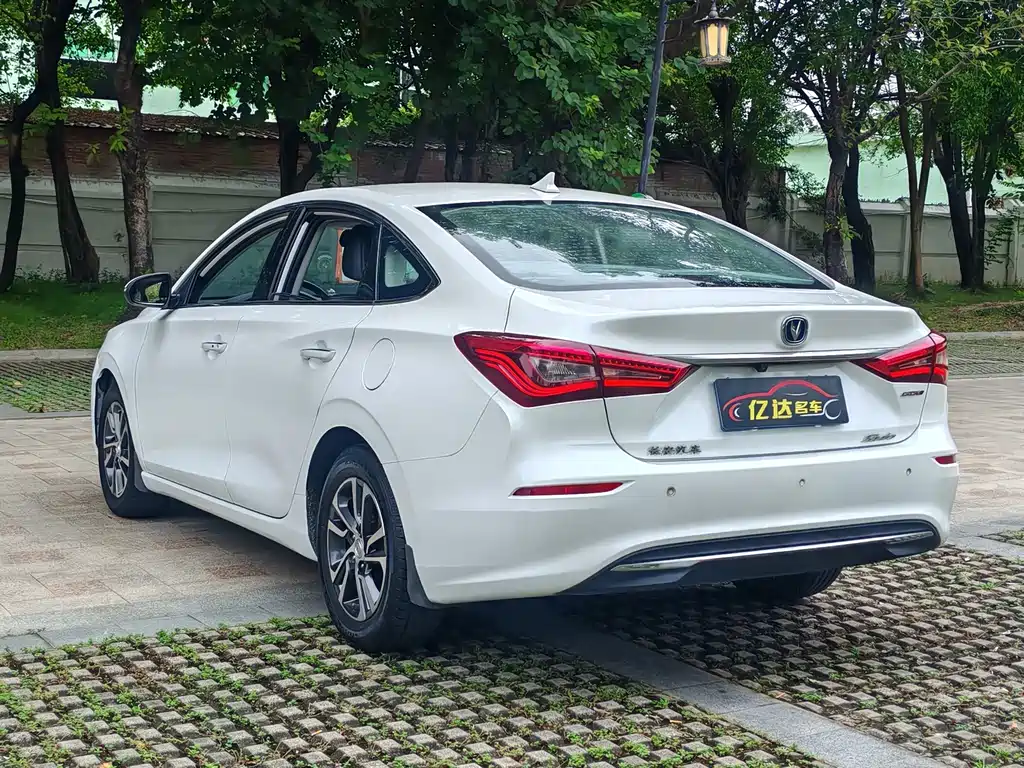 Changan Eado — фото 30
