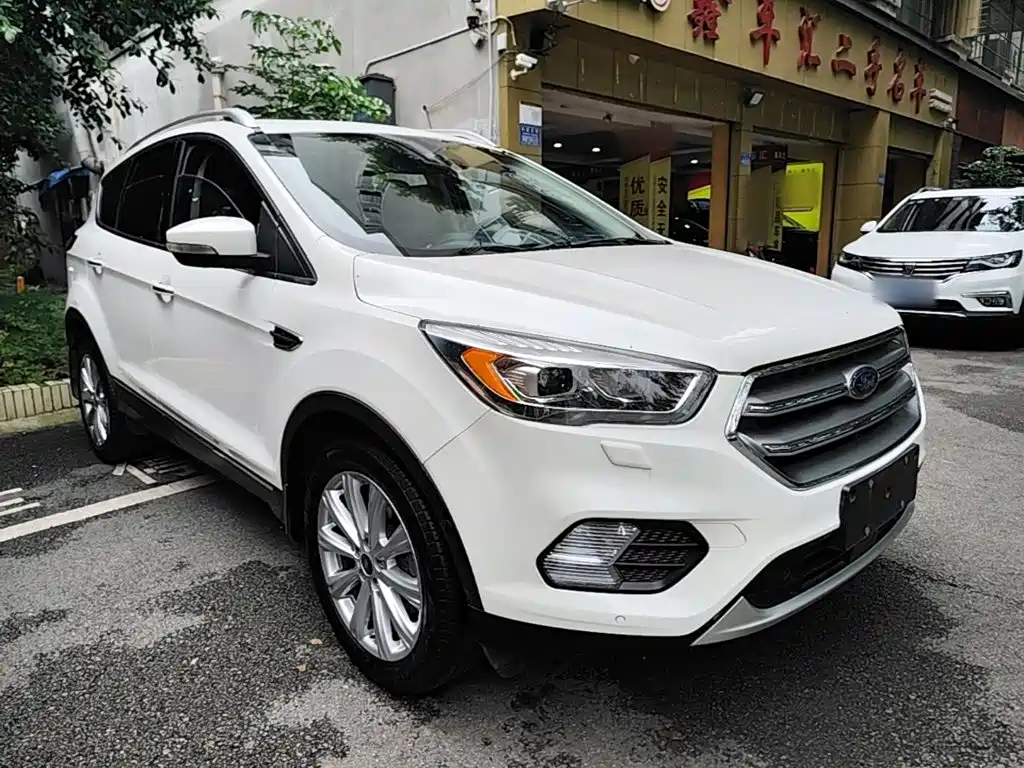 Ford Kuga — фото 4