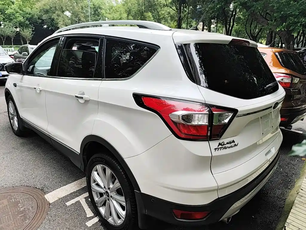Ford Kuga — фото 5
