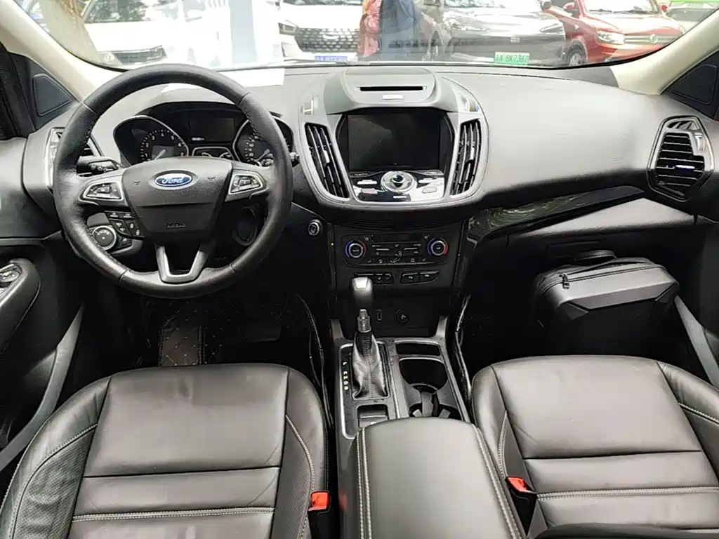 Ford Kuga — фото 10