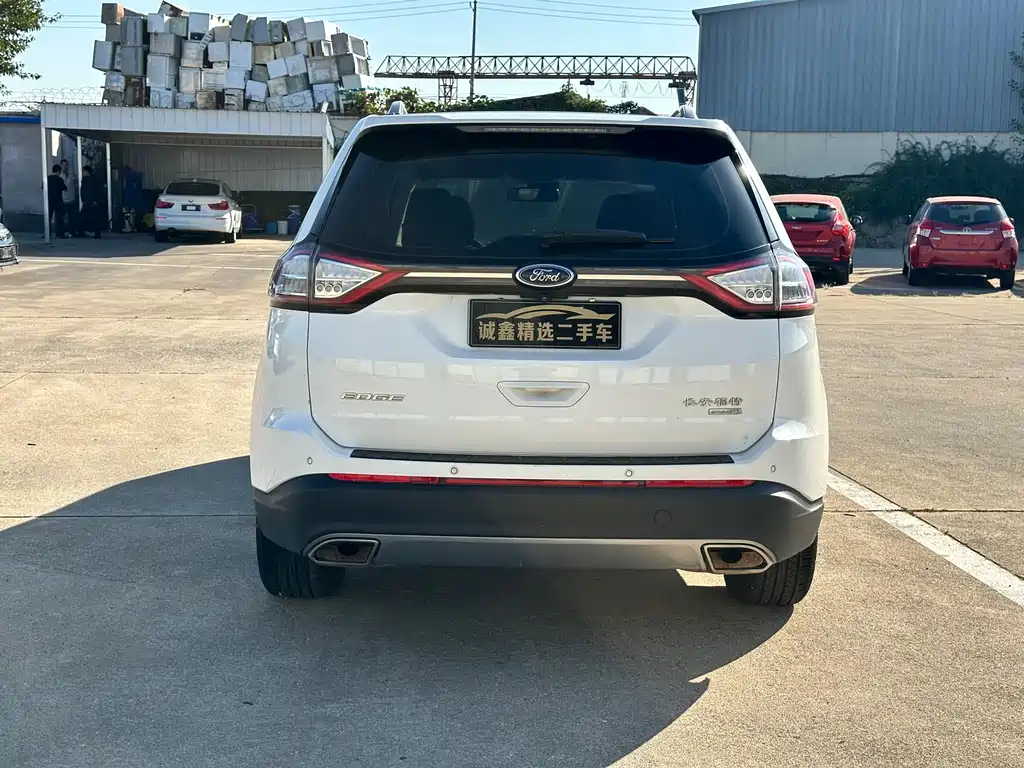 Ford Edge — фото 11
