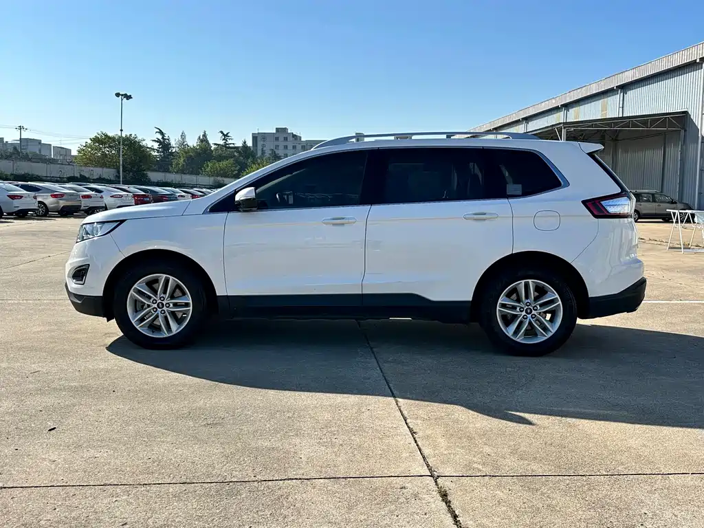 Ford Edge — фото 13