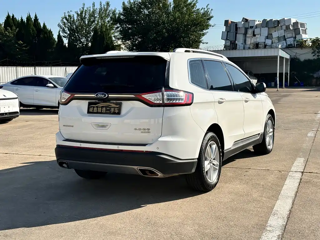 Ford Edge — фото 10
