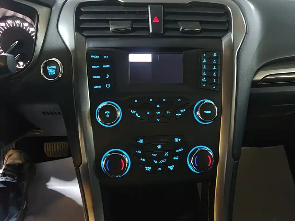 Ford Mondeo — фото 13