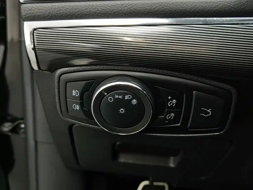 Ford Taurus — фото 21