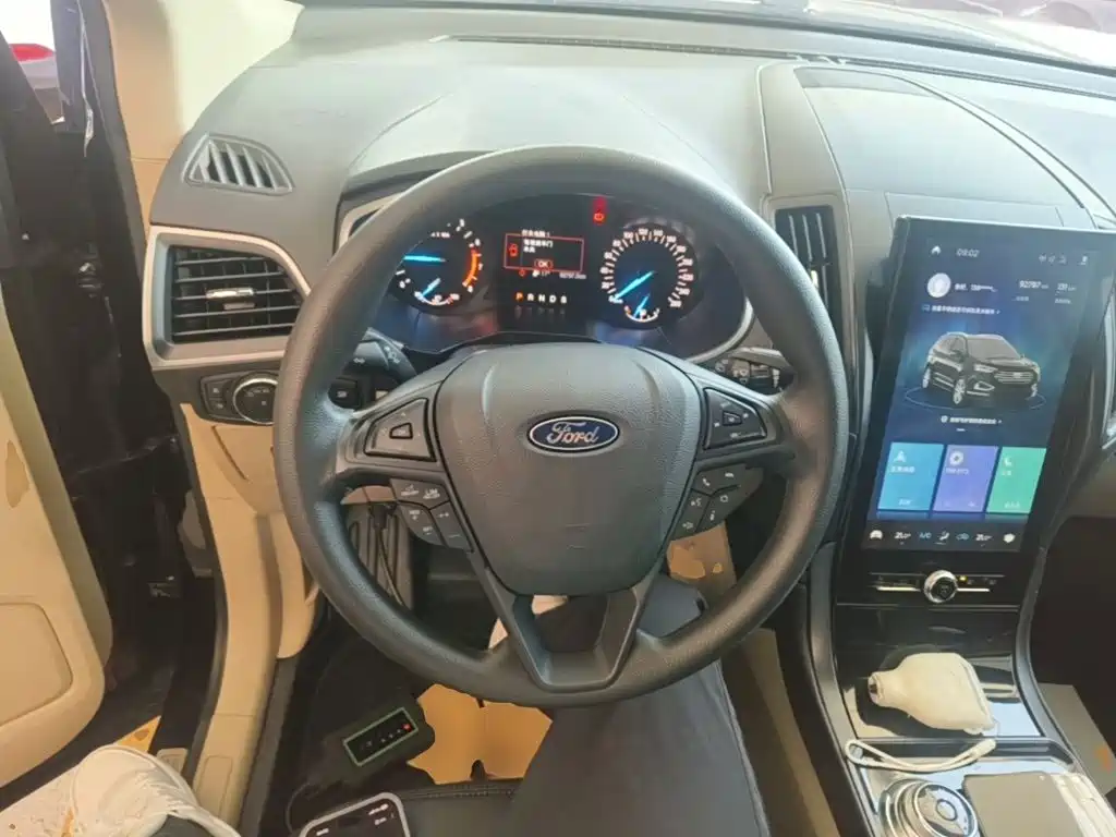 Ford Edge — фото 11