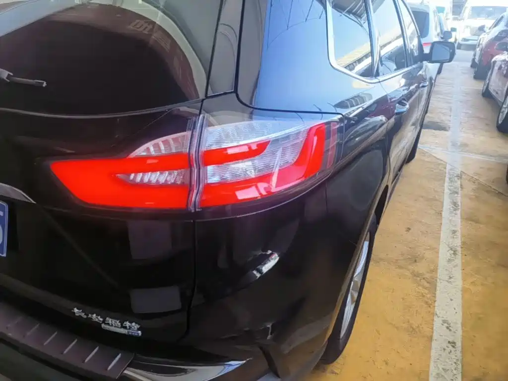 Ford Edge — фото 8