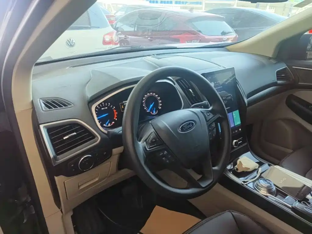 Ford Edge — фото 10