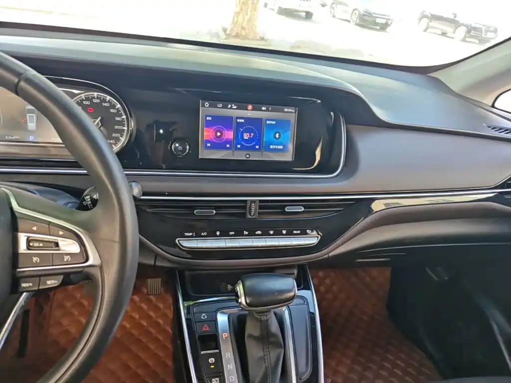 GAC Motor Trumpchi M6 — фото 13