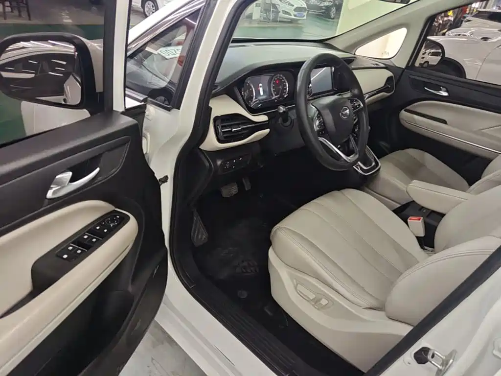 GAC Motor Trumpchi M6 — фото 16