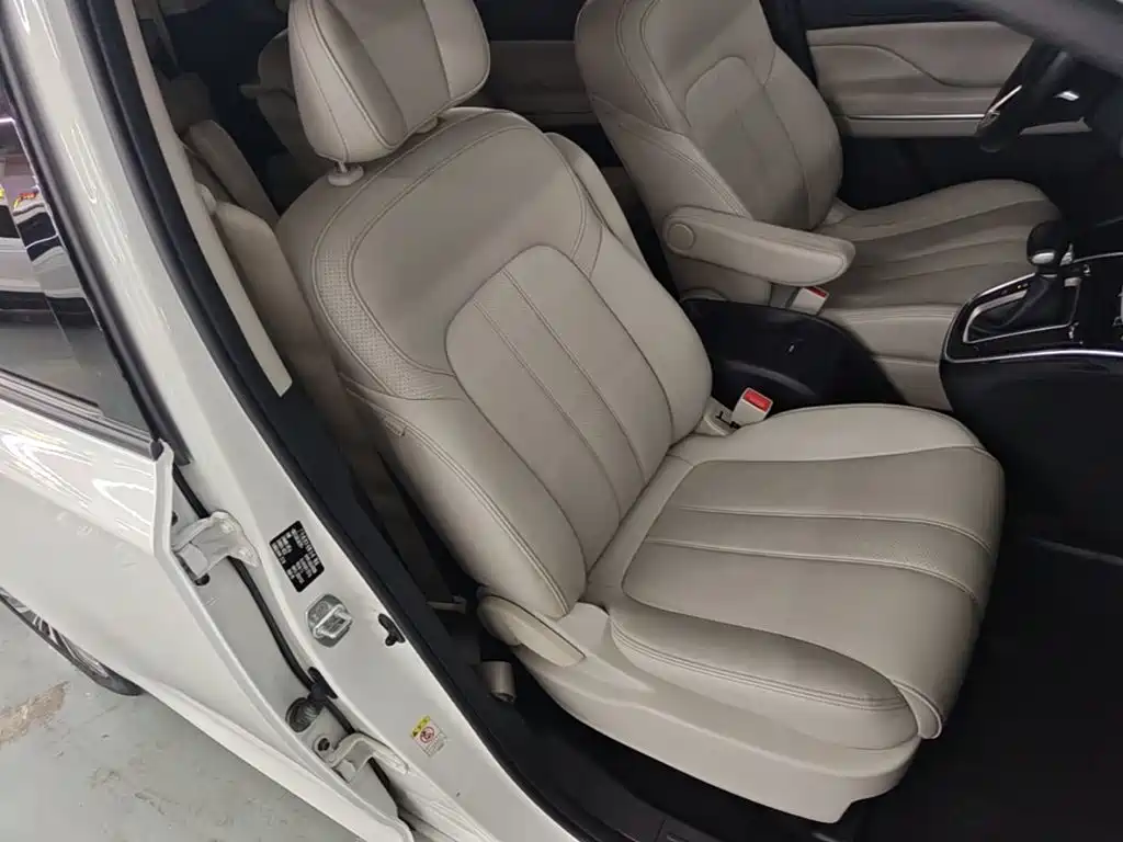 GAC Motor Trumpchi M6 — фото 25