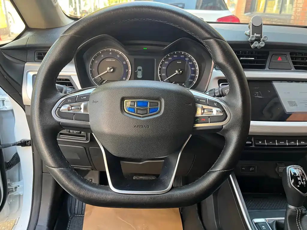 Geely Vision X3 — фото 10