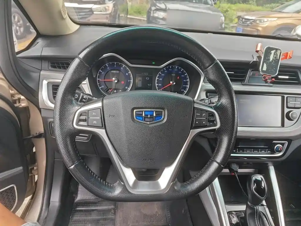 Geely Vision X3 — фото 11