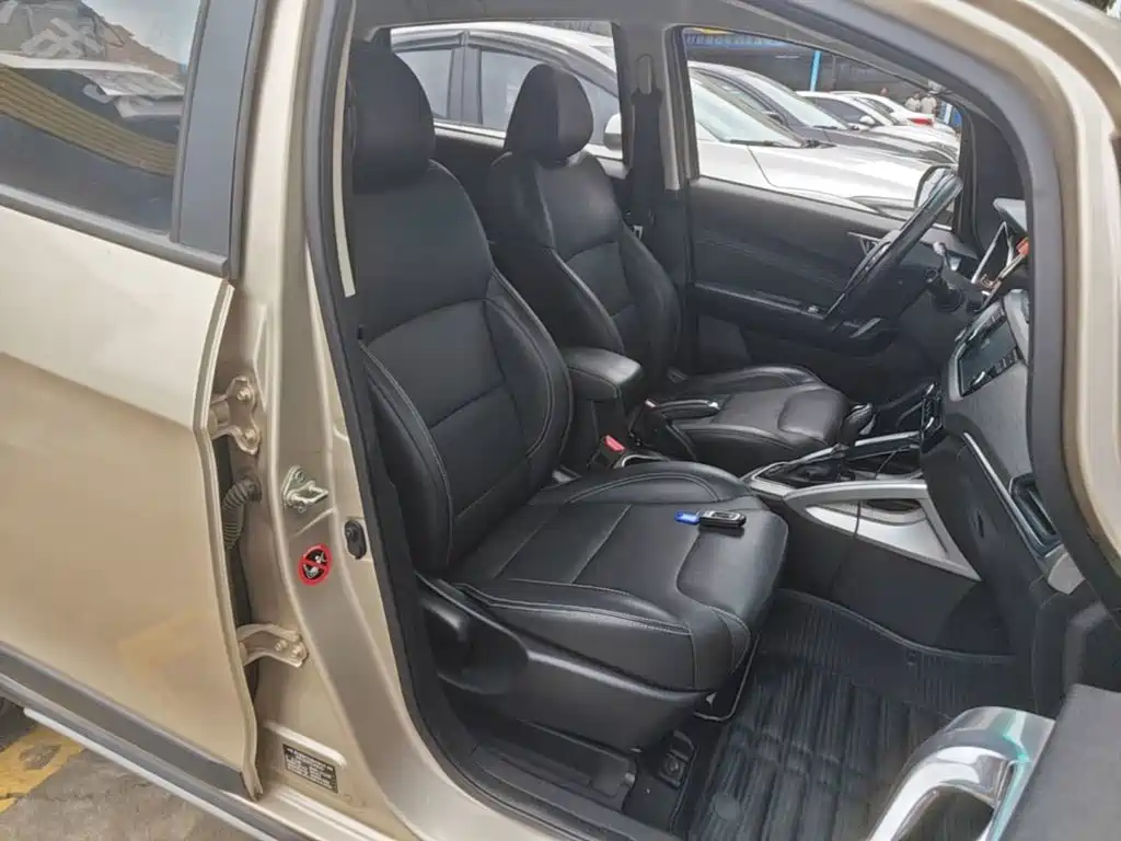 Geely Vision X3 — фото 25