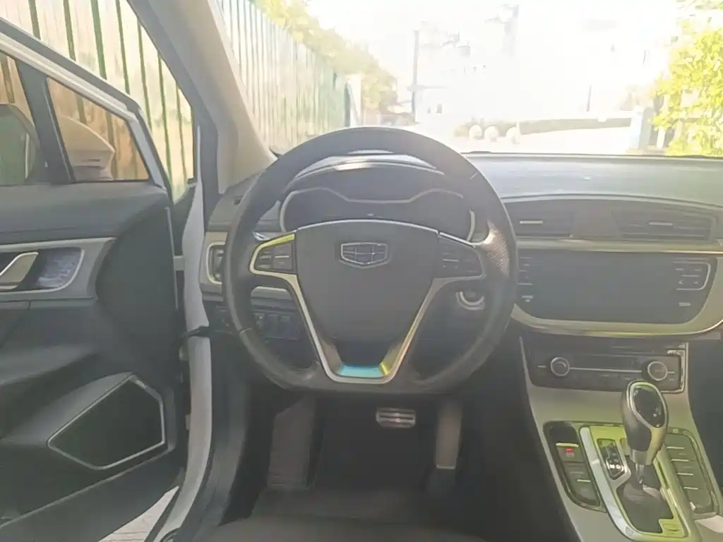 Geely Emgrand GS — фото 11