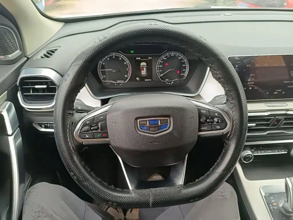 Geely Binyue — фото 11