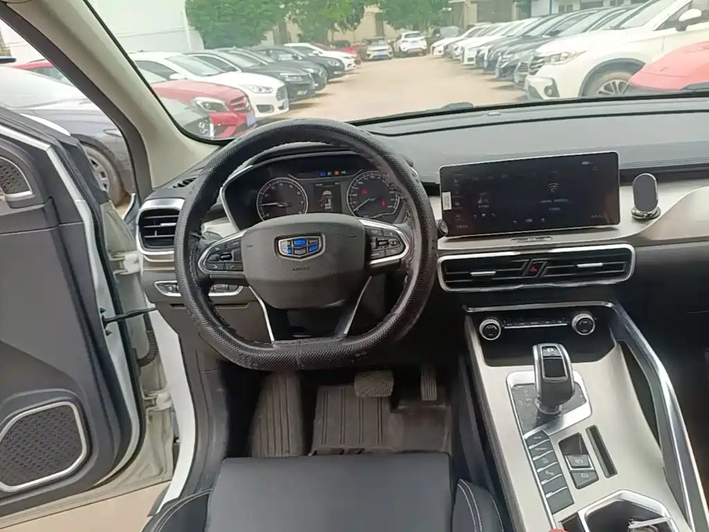 Geely Binyue — фото 10