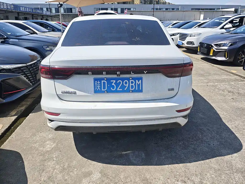 Geely Emgrand — фото 15