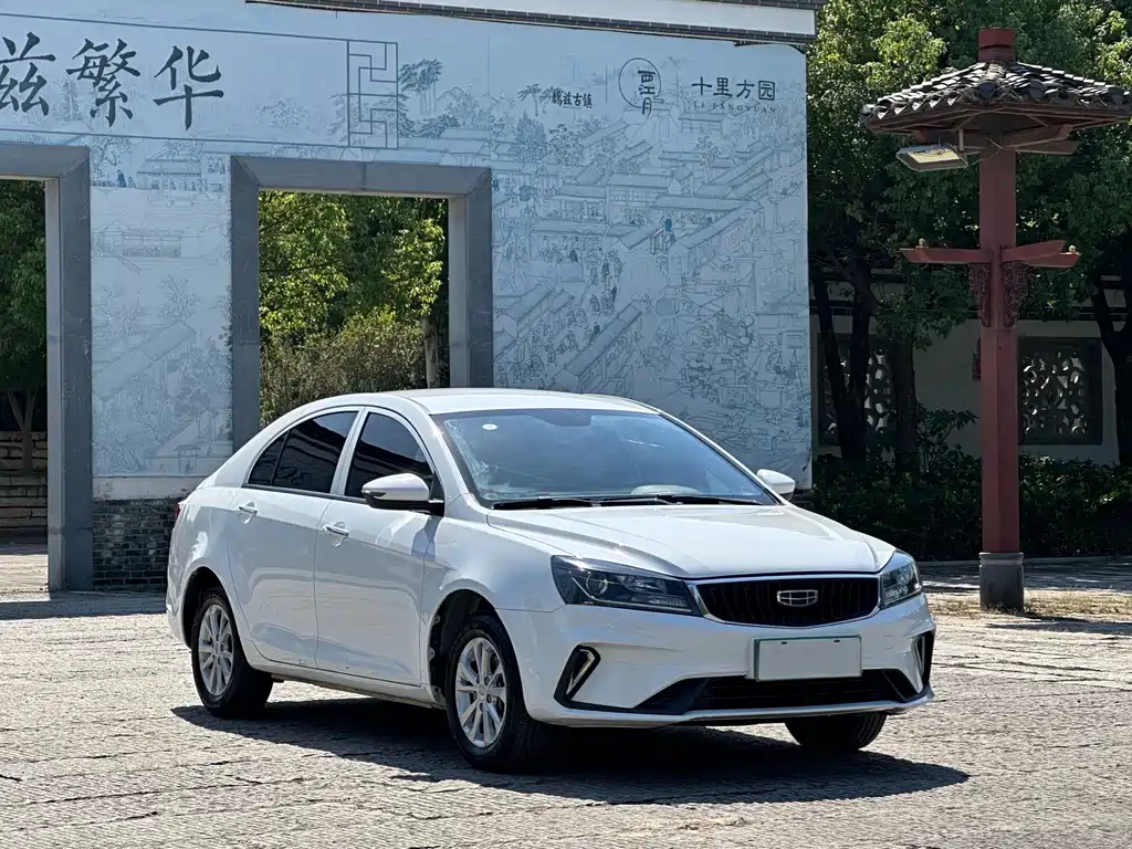 Geely Emgrand — фото 3