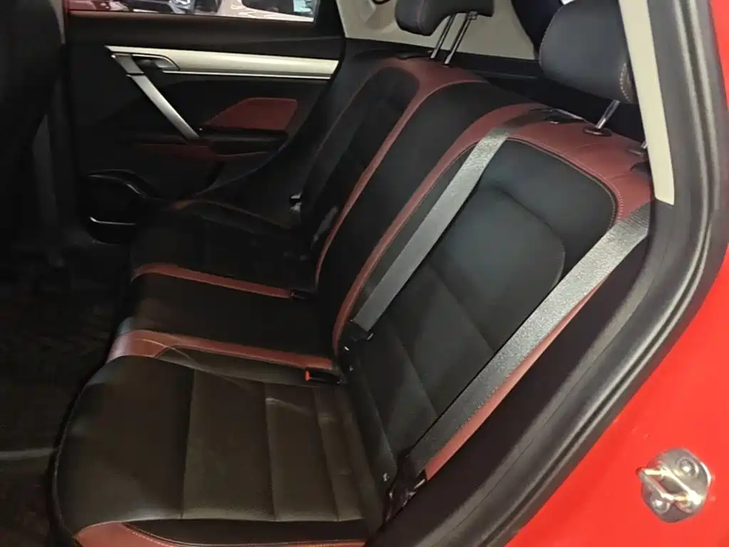 Geely Binyue — фото 17