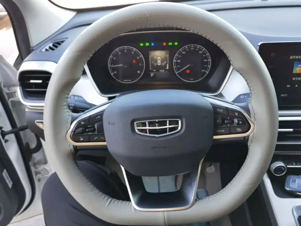 Geely Binyue — фото 11