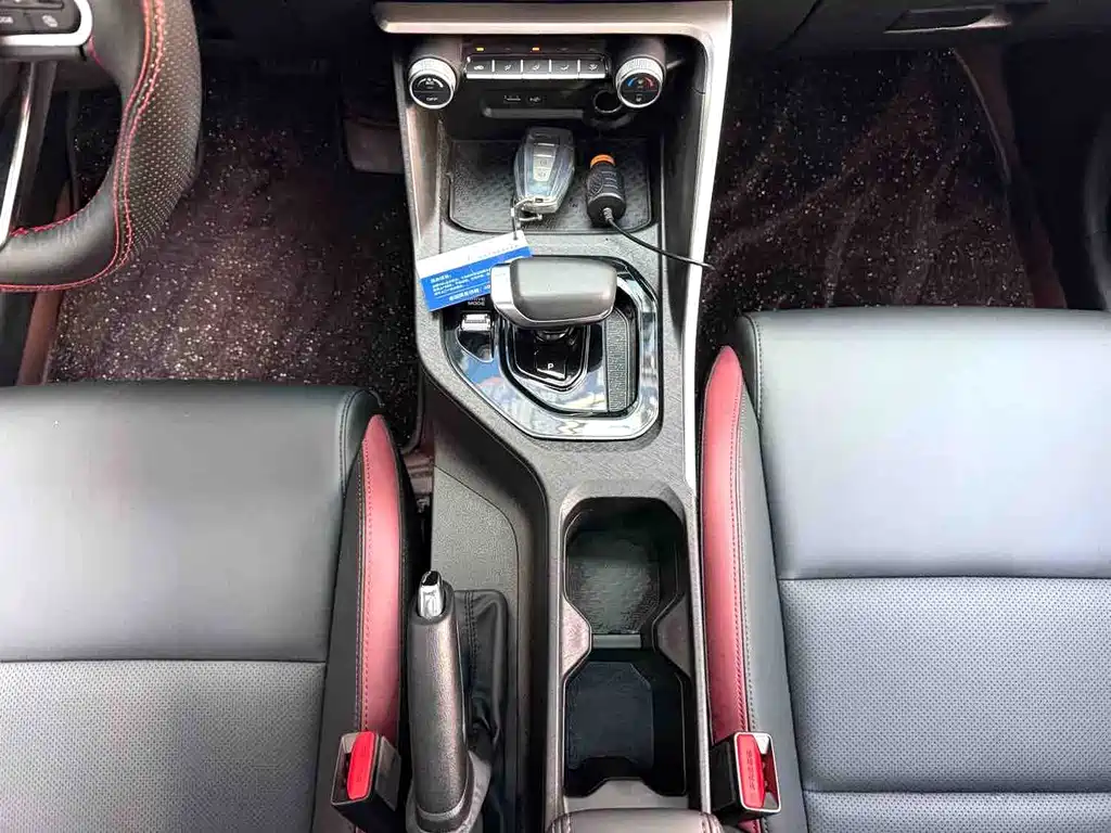 Geely Binyue — фото 11