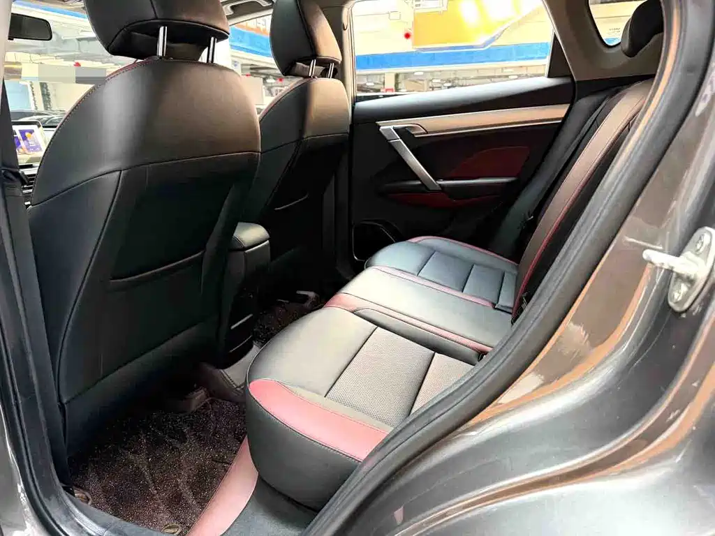 Geely Binyue — фото 10